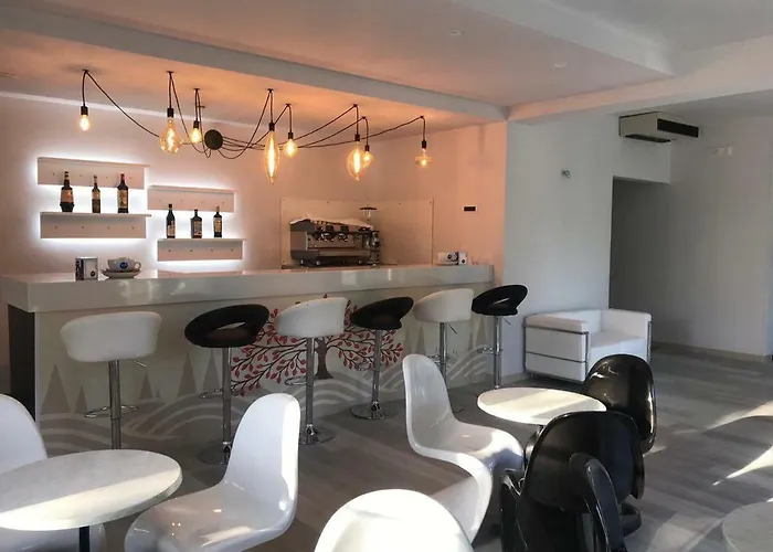 Otel Paradiso In Collina